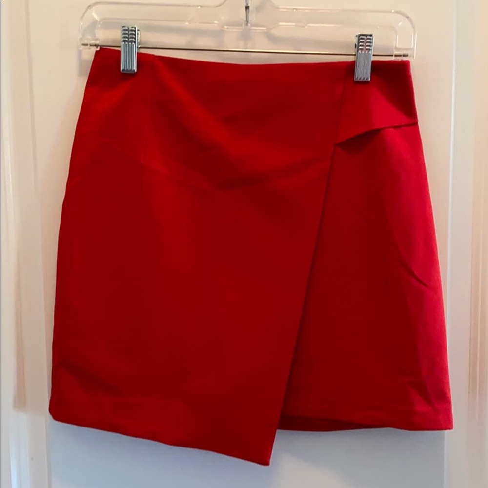 EXPRESS MINI SKIRT. Size 4. BRIGHT RED